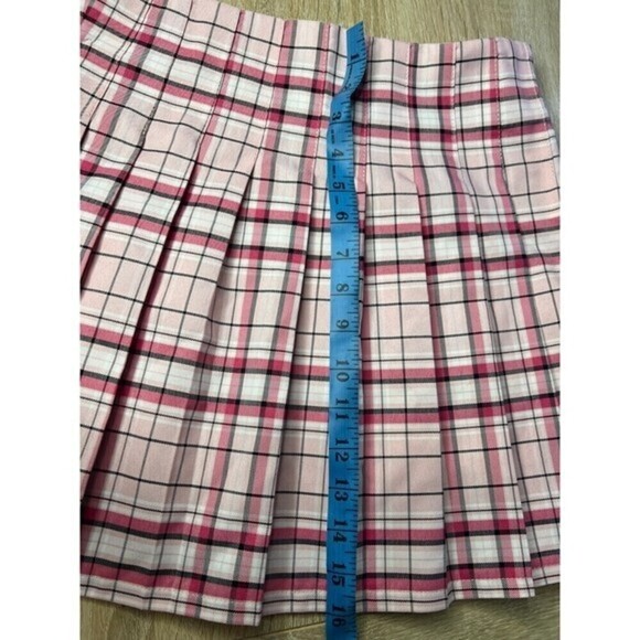 No Boundaries Heartbreak pleated check mini skirt in pink. Size S. - Picture 5 of 9